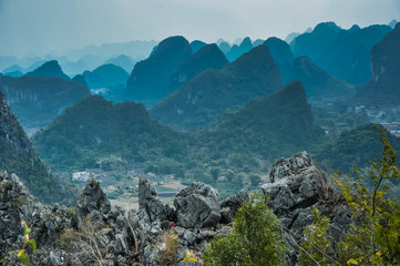 在昆明地区配置2000-2500的电脑能玩魔兽世界就好
